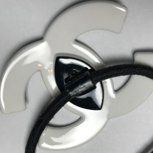 Black & White CC Pony Tail - Picture 7 of 16